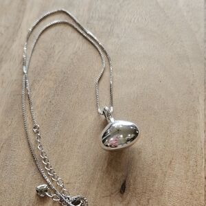 Elegant Silver Pendant Necklace